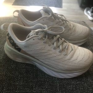 Hoka Arahi 4 - Nimbus Cloud size 8
